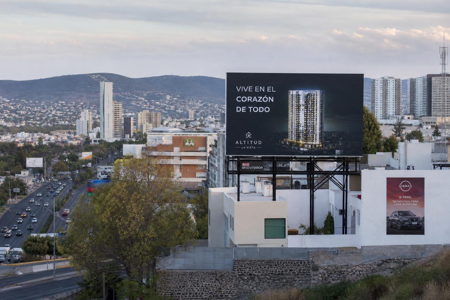 Azoteas y muros: domina el paisaje urbano de Querétaro con PUBLICIDAD ESPECTACULAR