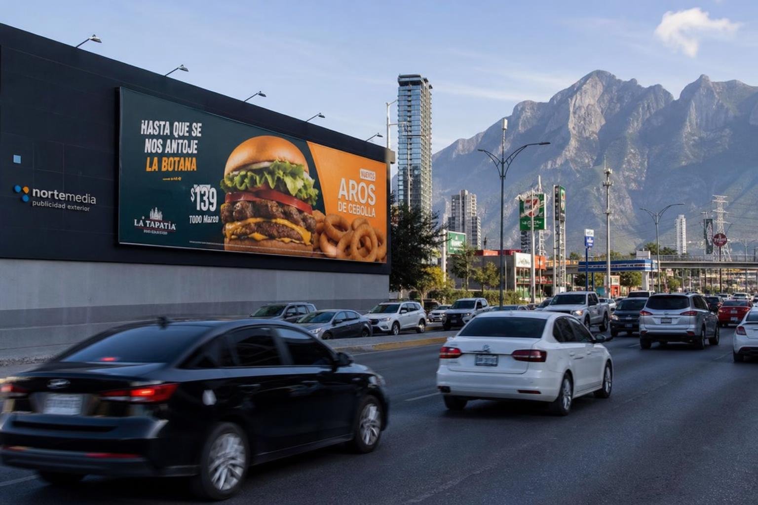 EL IMPACTO DE LOS MUROS PUBLICITARIOS EN EL ALTO TRÁFICO DE MONTERREY: UNA OPORTUNIDAD PARA MARCAS LOCALES