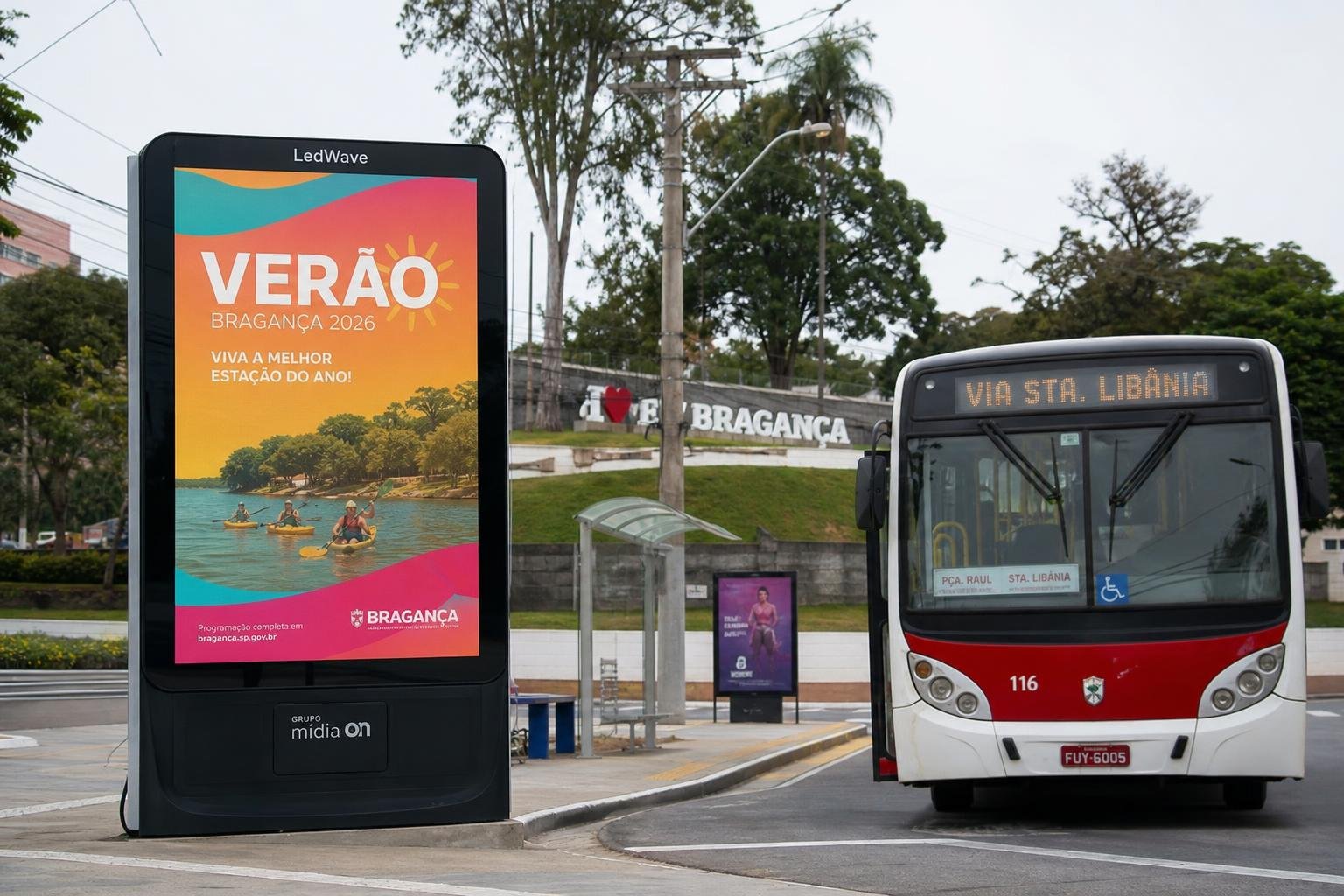 MÍDIA OOH EM BRAGANÇA: ESTRATÉGIAS DE PAÍNEIS DIGITAIS E BUSDOOR PARA O VERÃO BRAGANÇA 2026