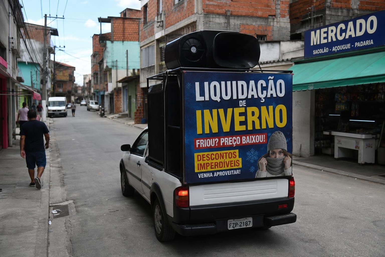 PROPAGANDA SONORA ITINERANTE PARA PROMOÇÃO DE LIQUIDAÇÕES DE INVERNO EM BAIRROS PERIFÉRICOS